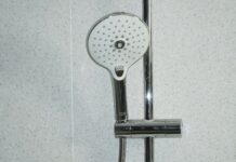 Kamień i osad w kabinie. Skuteczne metody bez zadrapań kamień w kabinie prysznicowej